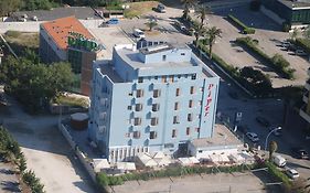Hotel Piper & River